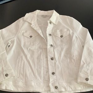 Draper’s & Damon’s white jean jacket. Petites, XL.